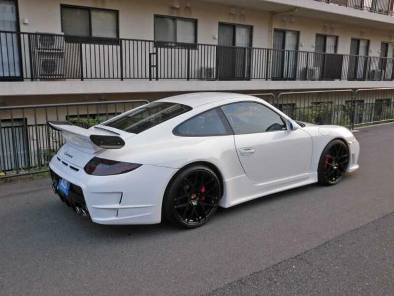 911