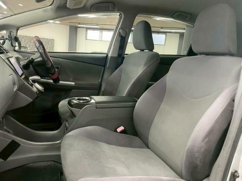 PRIUS ALPHA