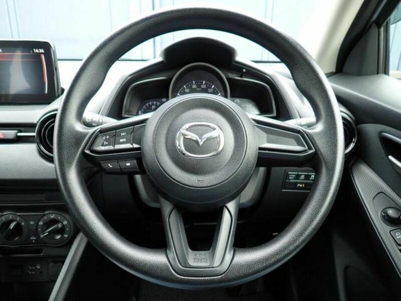 MAZDA2