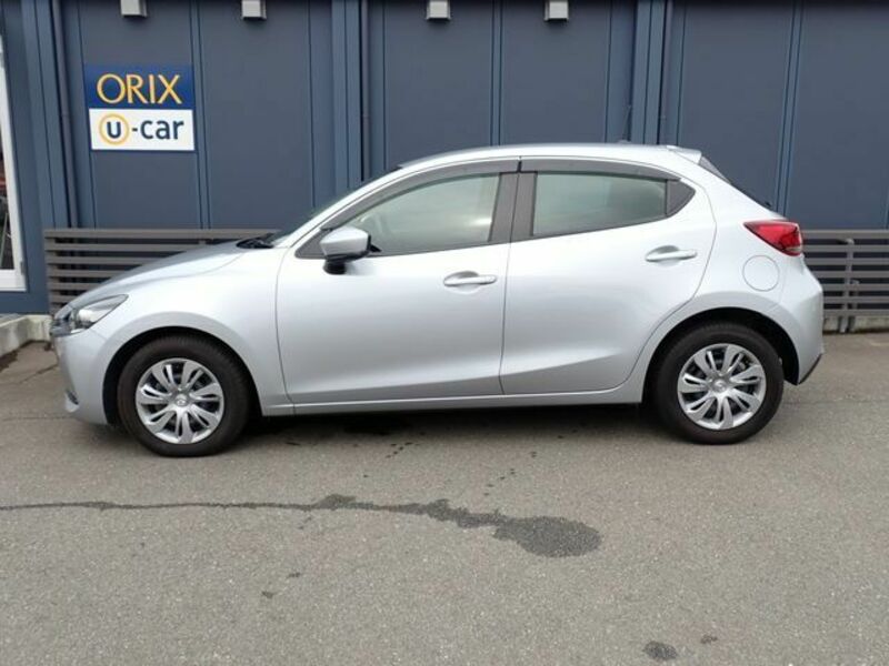 MAZDA2