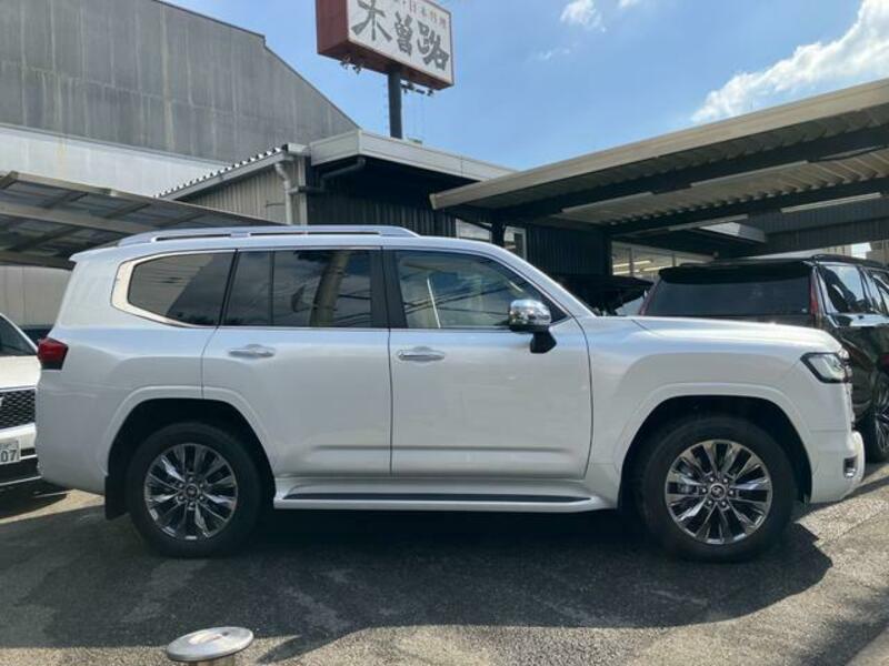 LAND CRUISER