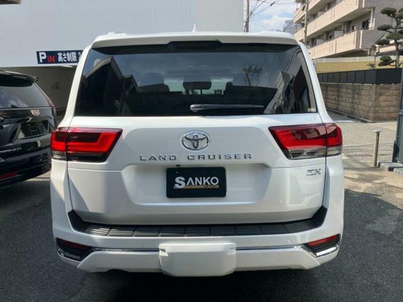 LAND CRUISER