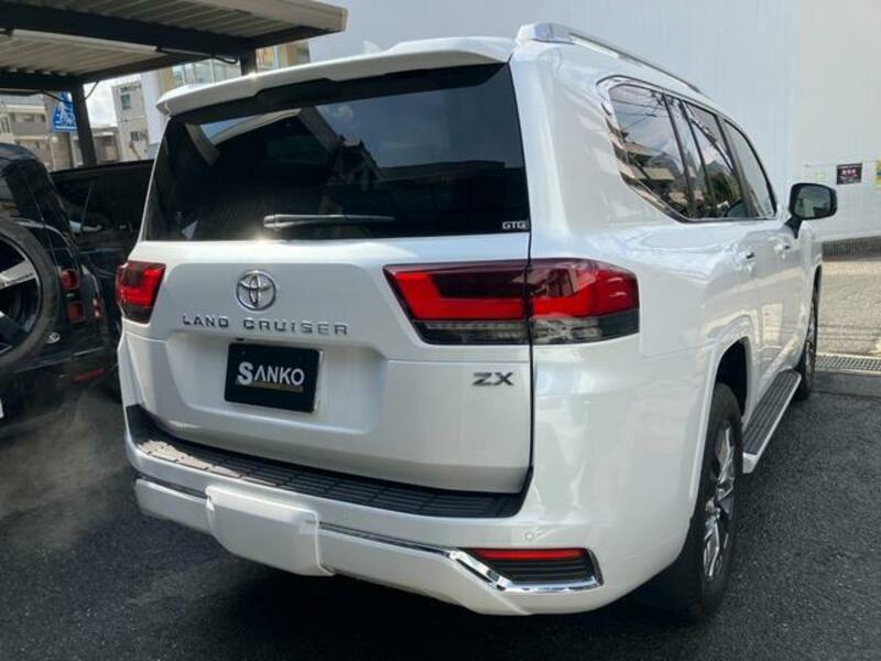 LAND CRUISER