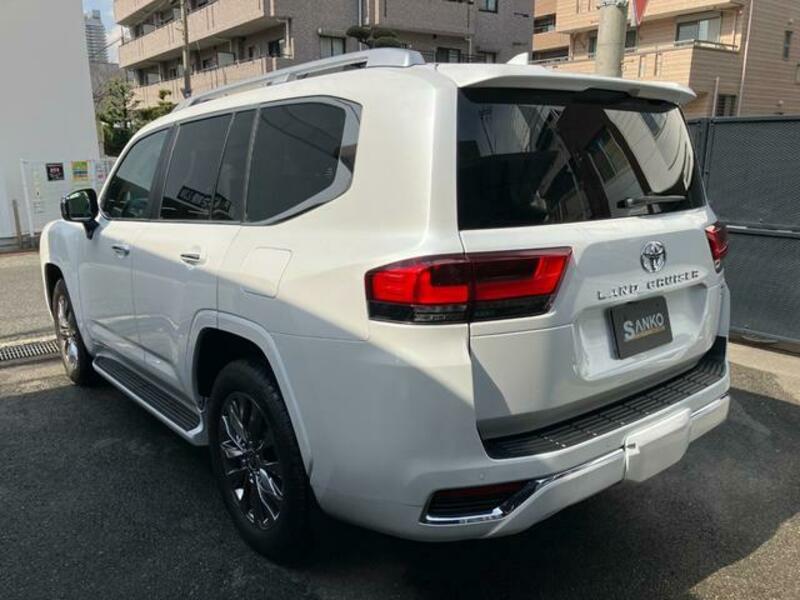LAND CRUISER