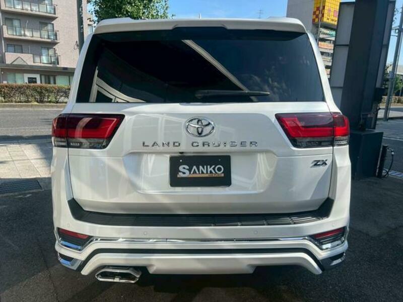 LAND CRUISER