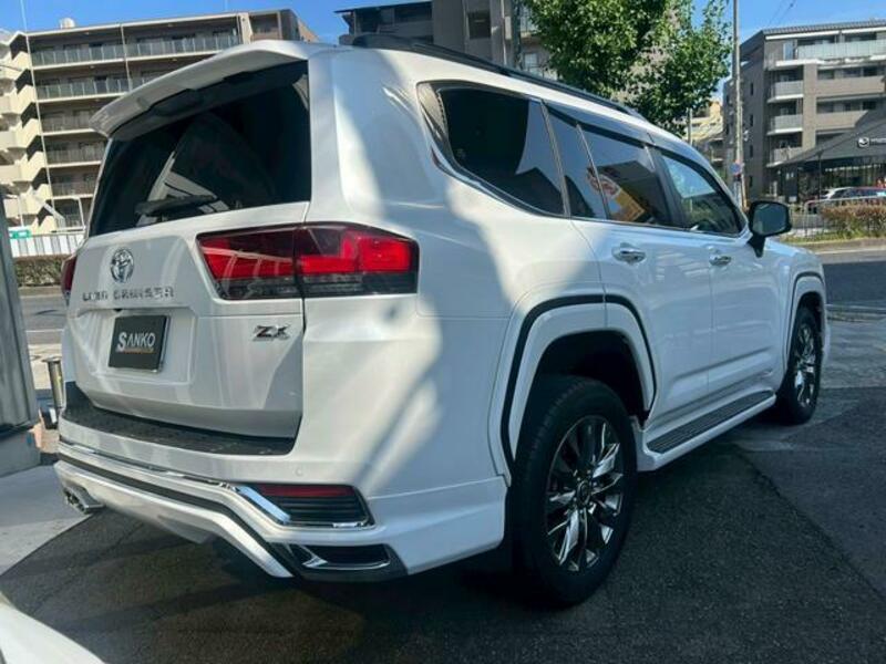 LAND CRUISER