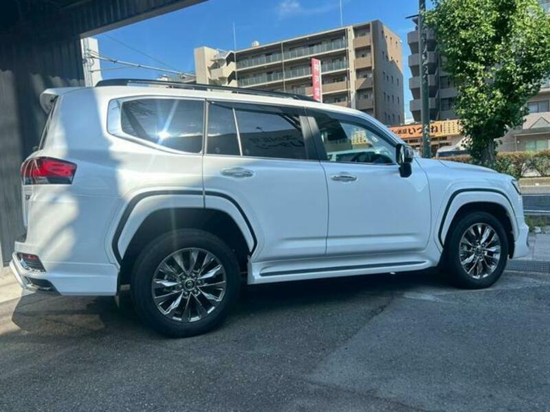 LAND CRUISER