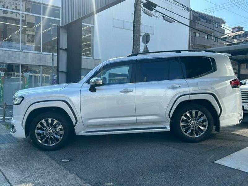 LAND CRUISER