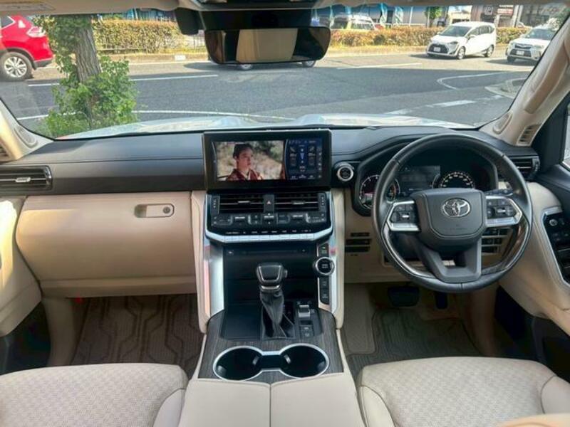 LAND CRUISER
