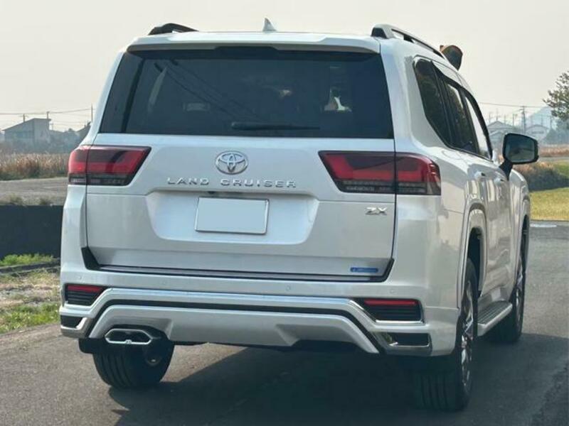 LAND CRUISER