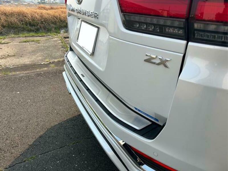 LAND CRUISER