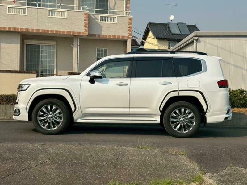 LAND CRUISER