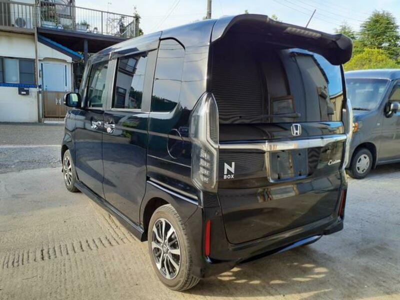 N BOX CUSTOM