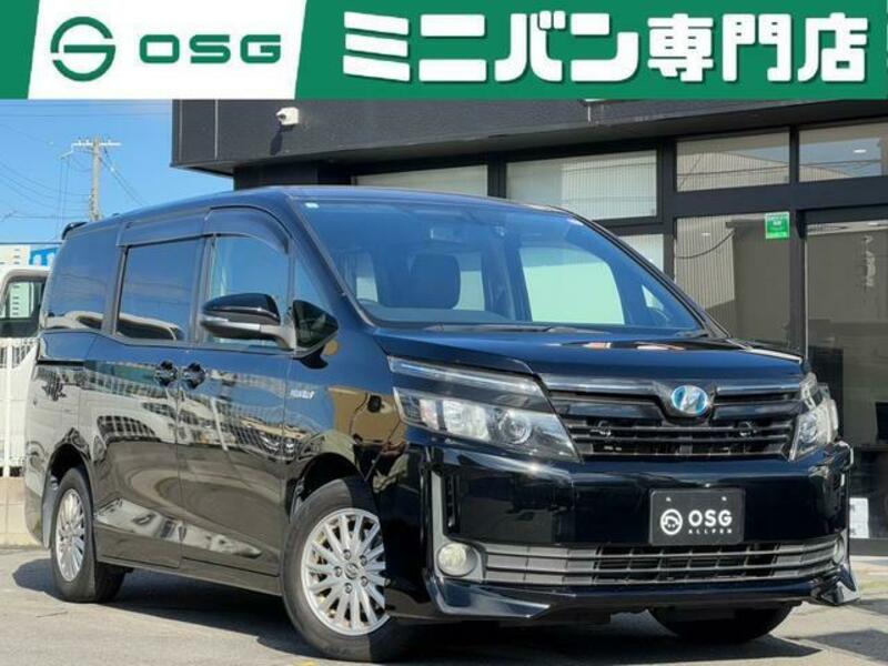 TOYOTA VOXY
