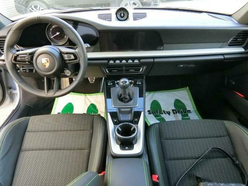 911
