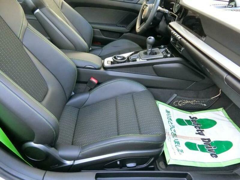 911