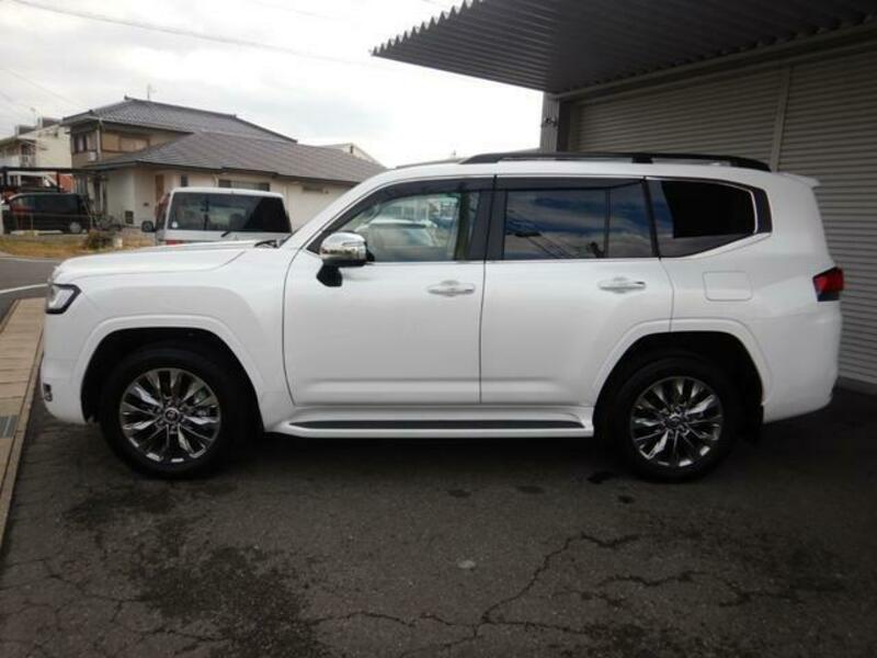 LAND CRUISER