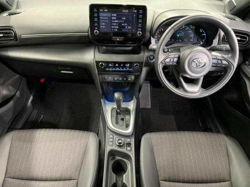 YARIS CROSS