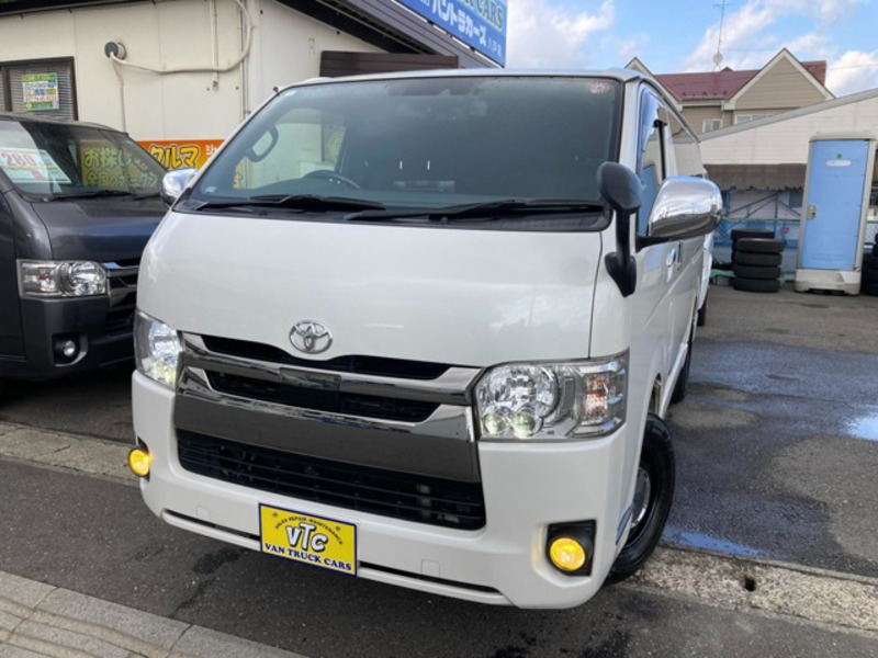 TOYOTA HIACE VAN