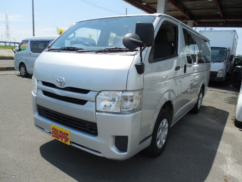 TOYOTA HIACE VAN