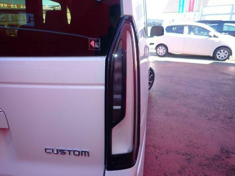 N BOX CUSTOM