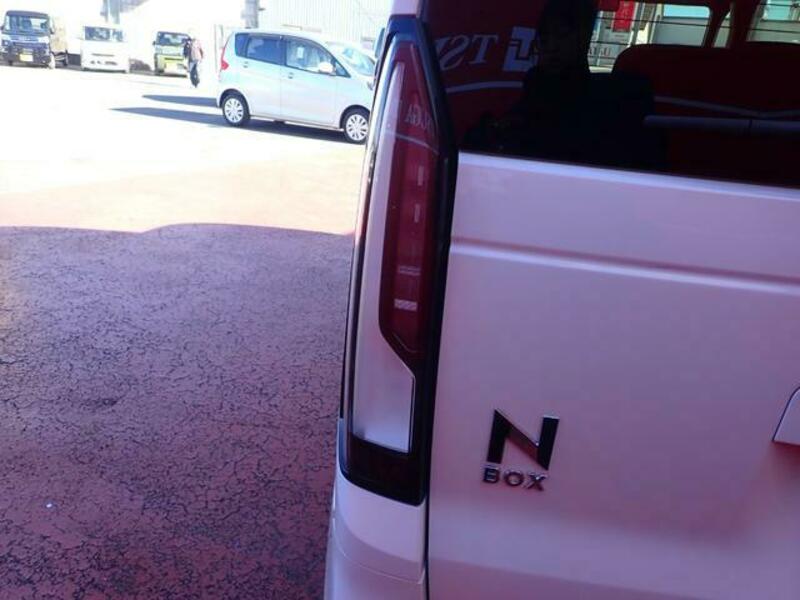 N BOX CUSTOM