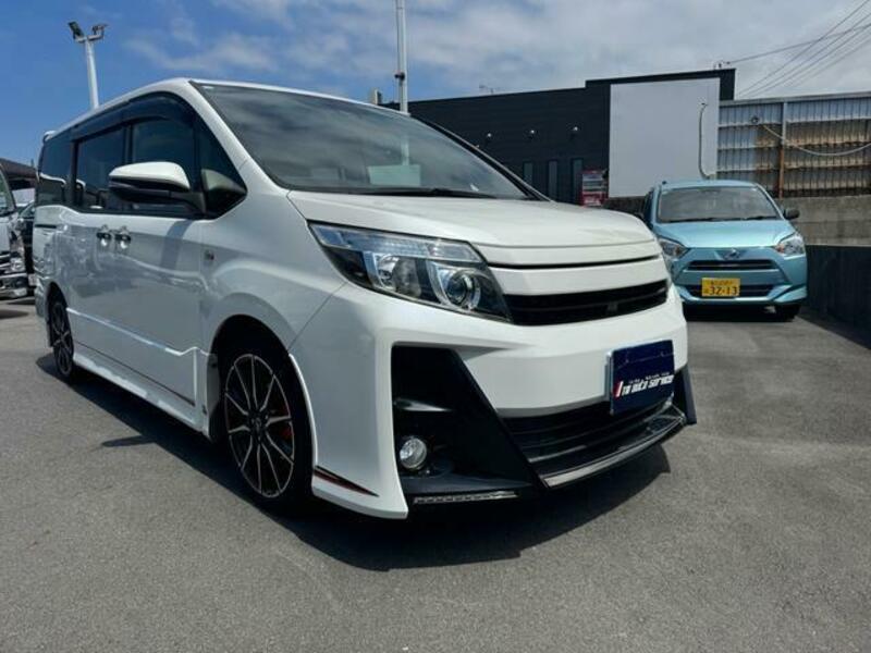 TOYOTA NOAH