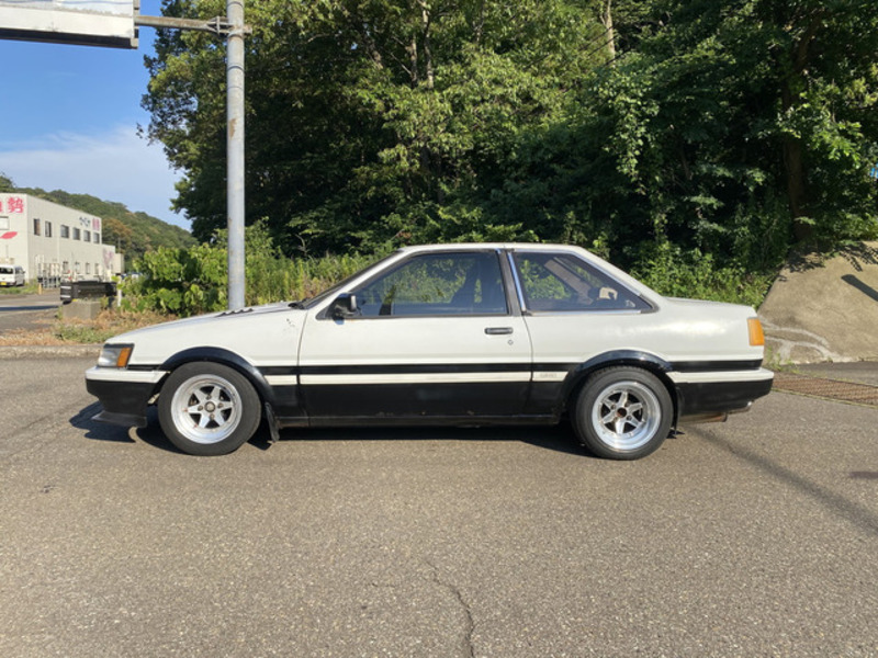 COROLLA LEVIN