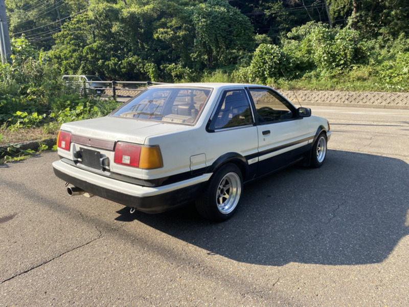 COROLLA LEVIN