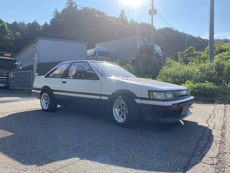 COROLLA LEVIN