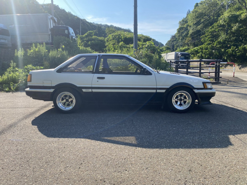 COROLLA LEVIN