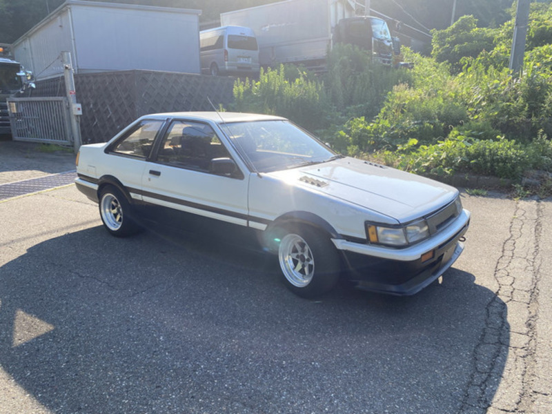 COROLLA LEVIN