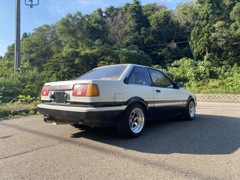 COROLLA LEVIN