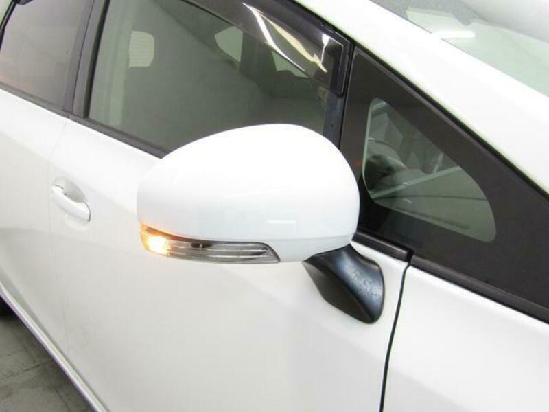 PRIUS ALPHA