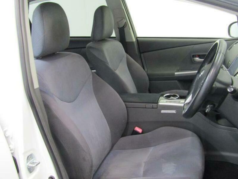 PRIUS ALPHA
