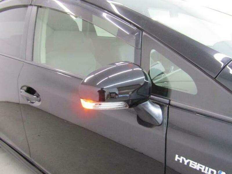 PRIUS ALPHA