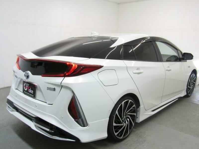 PRIUS PHV