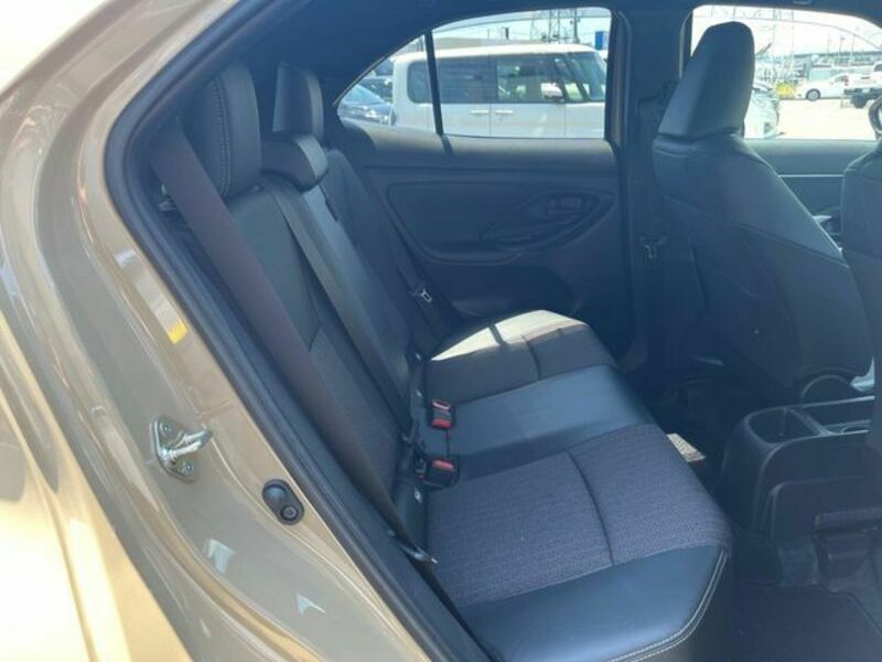 YARIS CROSS