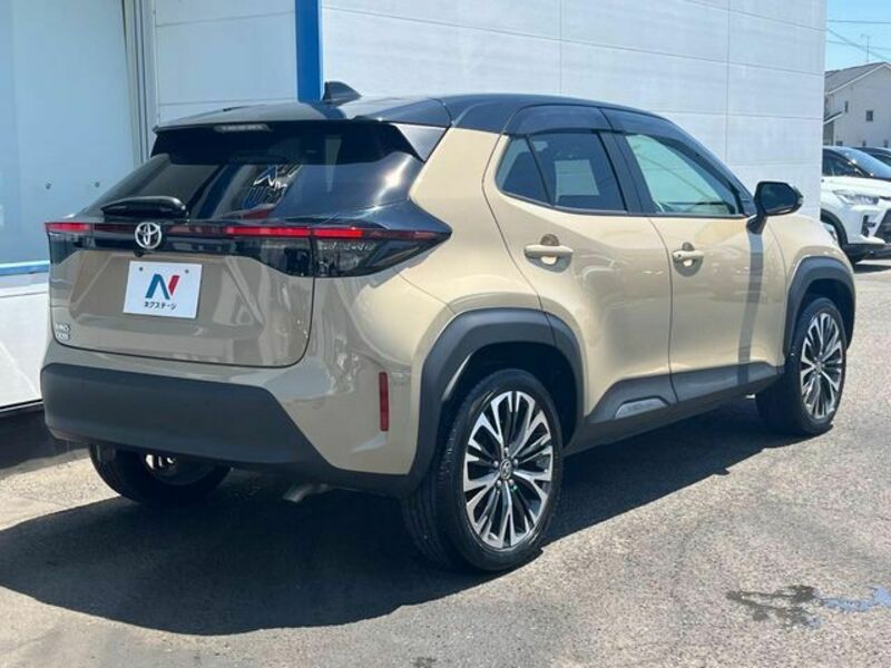 YARIS CROSS