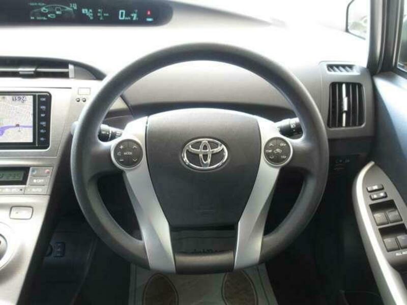 PRIUS PHV