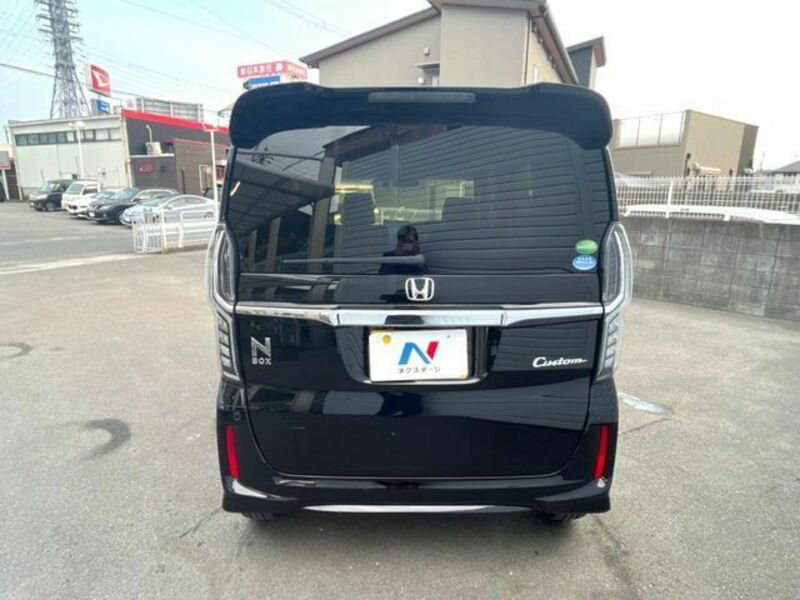 N BOX CUSTOM