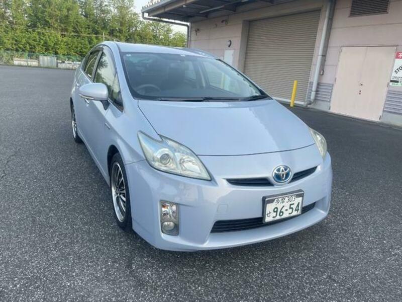 TOYOTA PRIUS