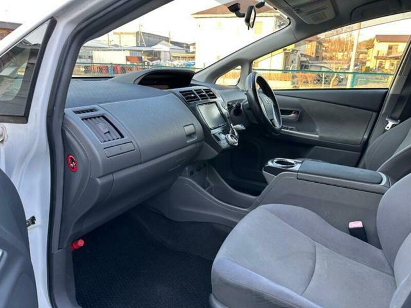 PRIUS ALPHA