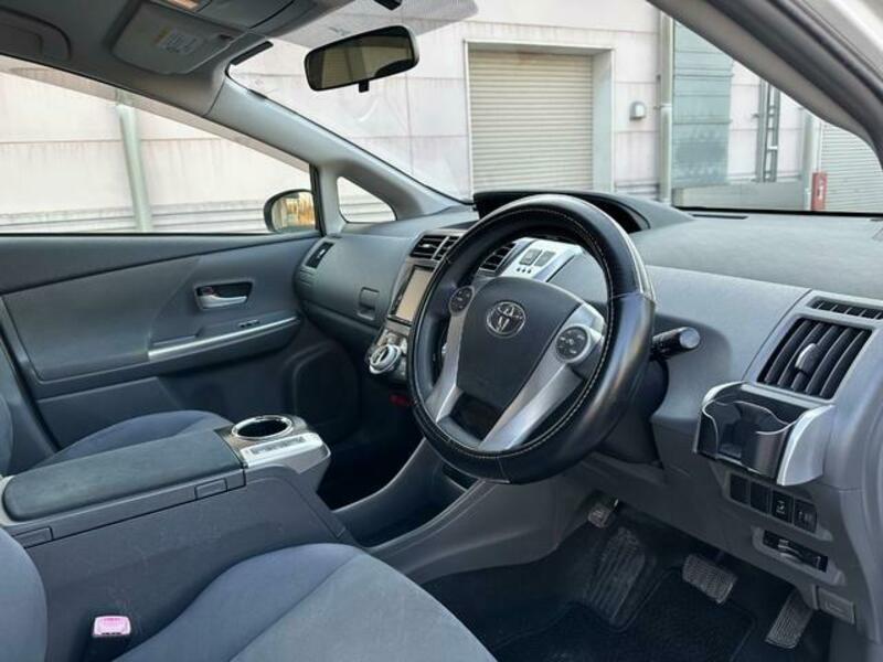 PRIUS ALPHA