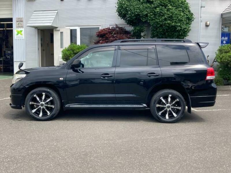 LAND CRUISER