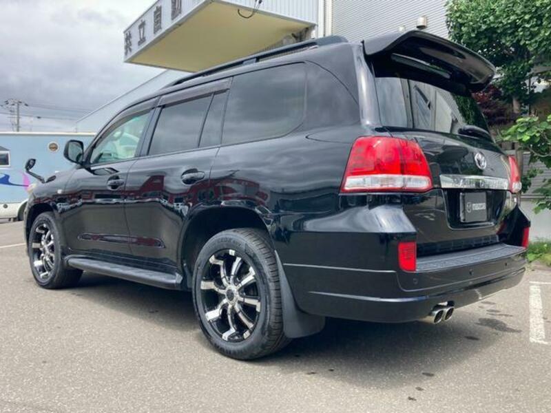 LAND CRUISER
