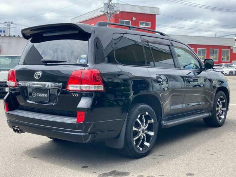 LAND CRUISER