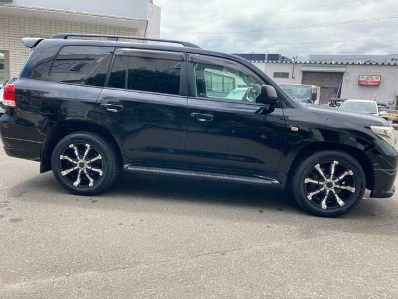 LAND CRUISER