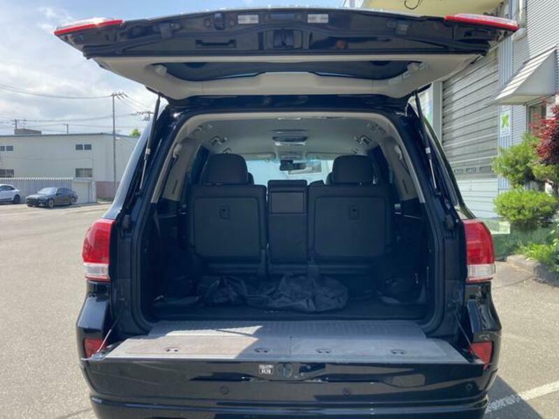 LAND CRUISER
