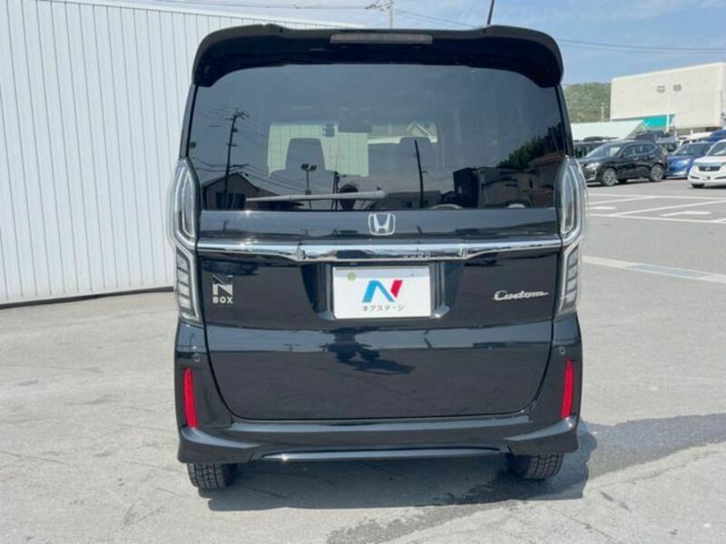 N BOX CUSTOM